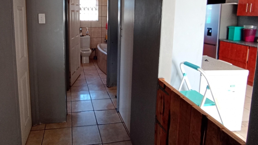 3 Bedroom Property for Sale in Louwville Western Cape